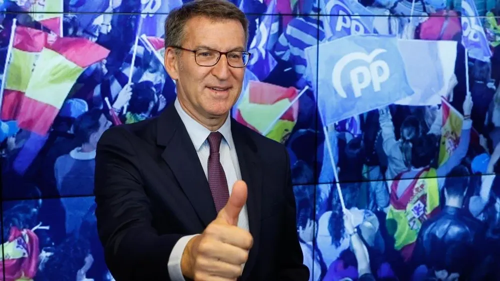 Alberto Núñez Feijóo estudia su plan de gobierno en caso de ganar.