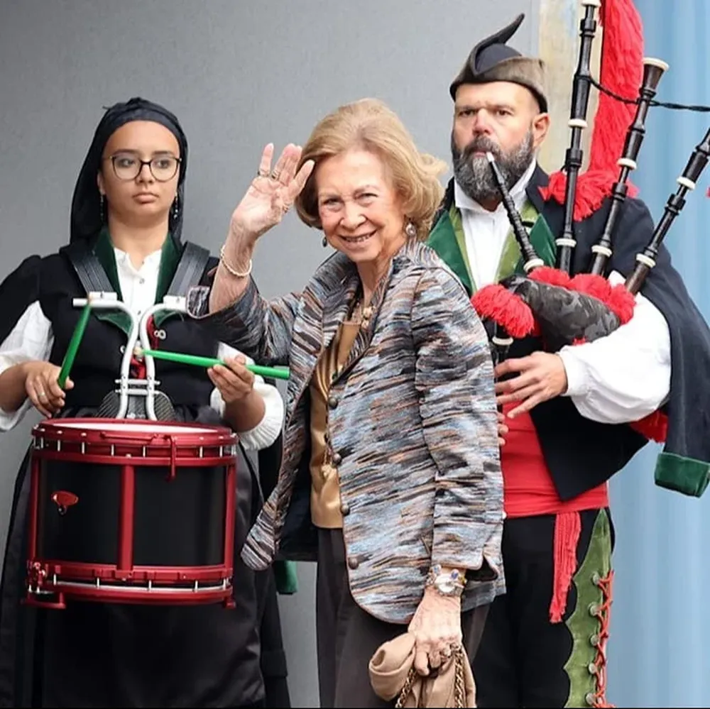 La Reina Sofía llega a Oviedo para la entrega de los premios Princesa de Asturias