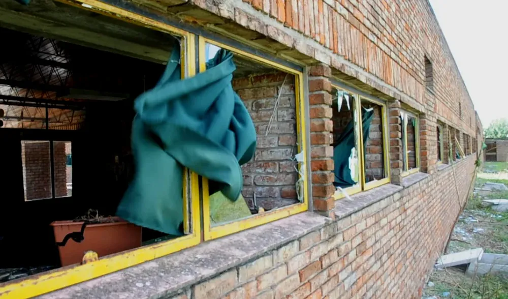 El granizo rompió todas las ventanas de la escuela 204, la más grande de Progreso