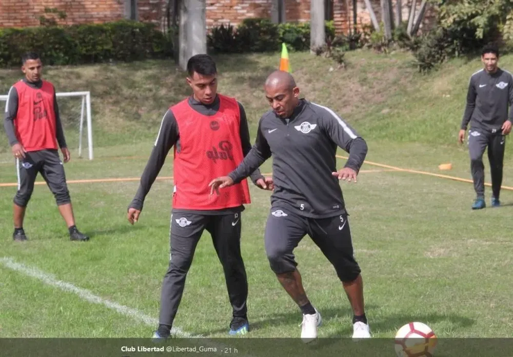 Egidio entrenando para enfrentar a Boca por la Libertadores