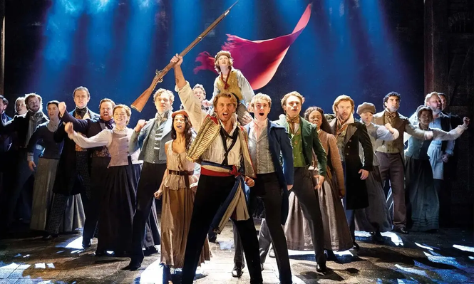 El musical Los Miserables llega al Teatro Apolo de Madrid en el 40º aniversario de su estreno en Londres