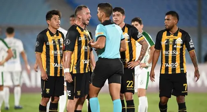Protesta de Amaral durante el partido contra Plaza por la Libertadores