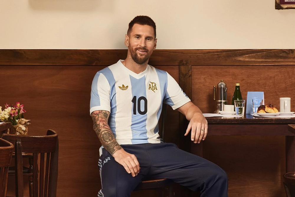 La indumentaria fue revelada en un video con la participación de Lionel Messi.