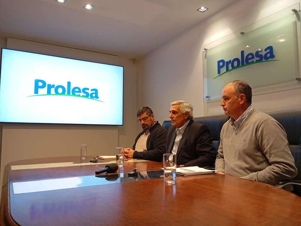 Tamberos de cara a una feria anual siempre esperada: Gerardo Perera (presidente de Proleco), Gabriel Fernández (presidente de Conaprole) y Carlos Felix (presidente de Prolesa).