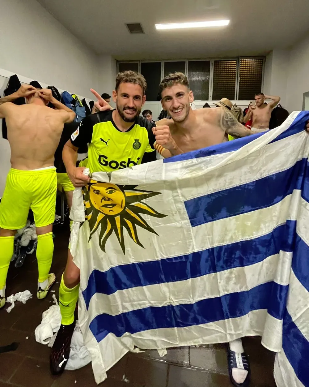 Cristhian Stuani y Santiago Bueno, los dos uruguayos de Girona, celebraron el ascenso a LaLiga de España
