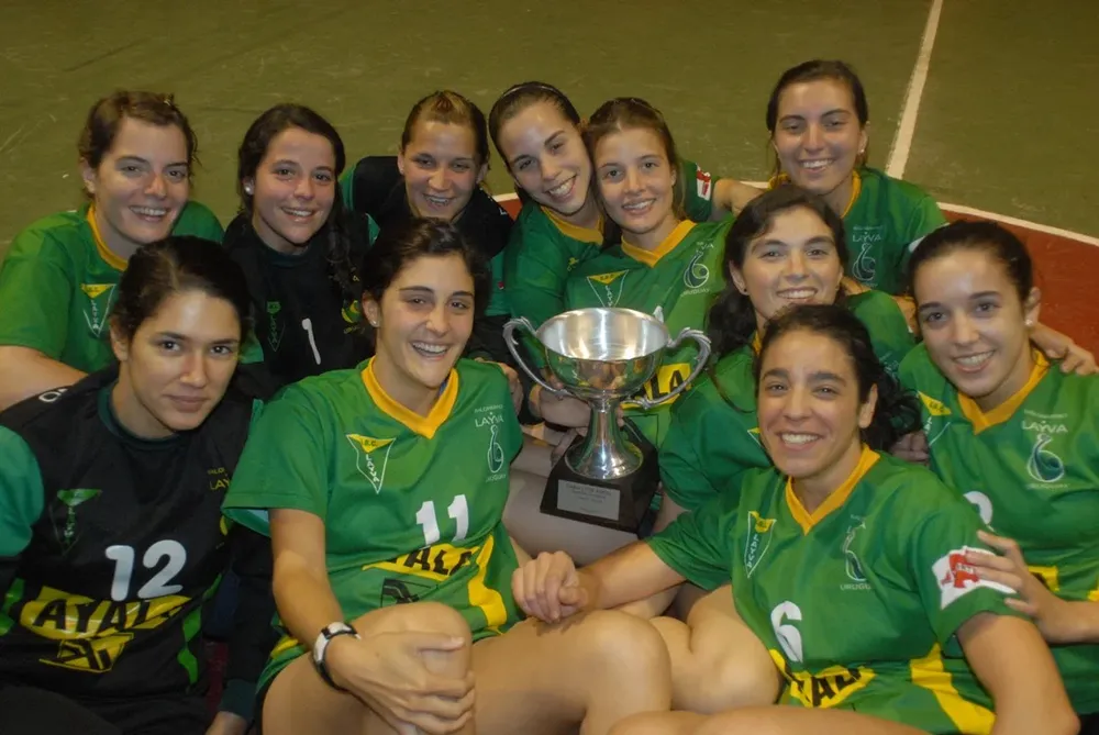 Layva quedó solo en la punta y va por la copa