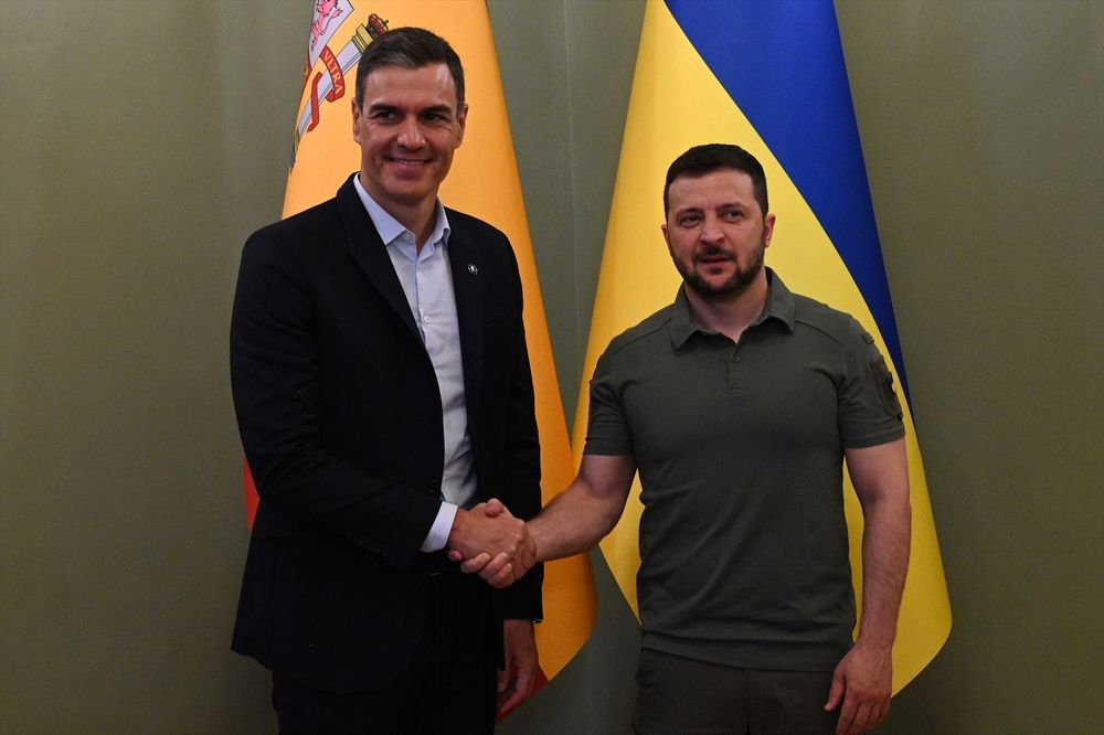 El presidente del Gobierno, Pedro Sánchez, con el mandatario ucraniano, Volodimir Zelenski, en el palacio presidencial de Kiev, a 1 de julio de 2023. &nbsp;