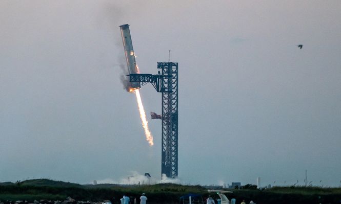 SpaceX probó con éxito el cohete más poderoso del mundo y Elon Musk ya fantasea con llevar humanos a Marte