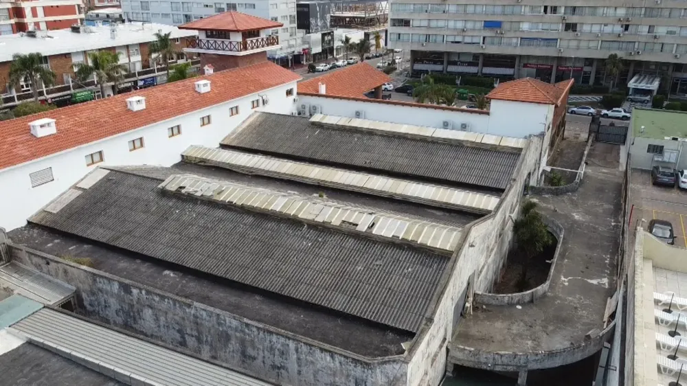 Tiene más de 2.000 metros cuadrados construidos.