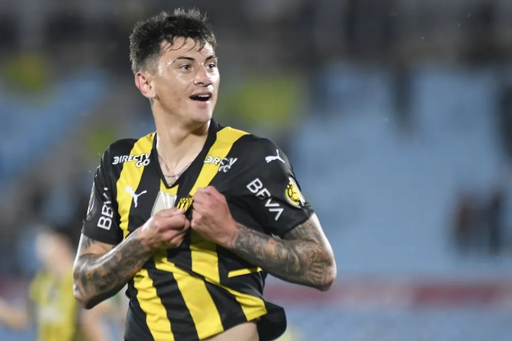 Núñez celebra su único gol en Peñarol, ante Colón por la Copa AUF Uruguay