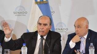 El ministro del interior, Guillermo Francos, expone en la Reunión plenaria de las comisiones de Legislación General, Presupuesto y Hacienda y Asuntos Constitucionales que analiza la ley Bases