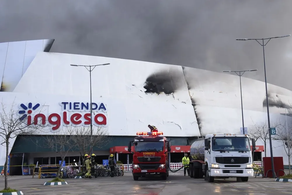 Incendio del Tienda Inglesa de Punta Shopping