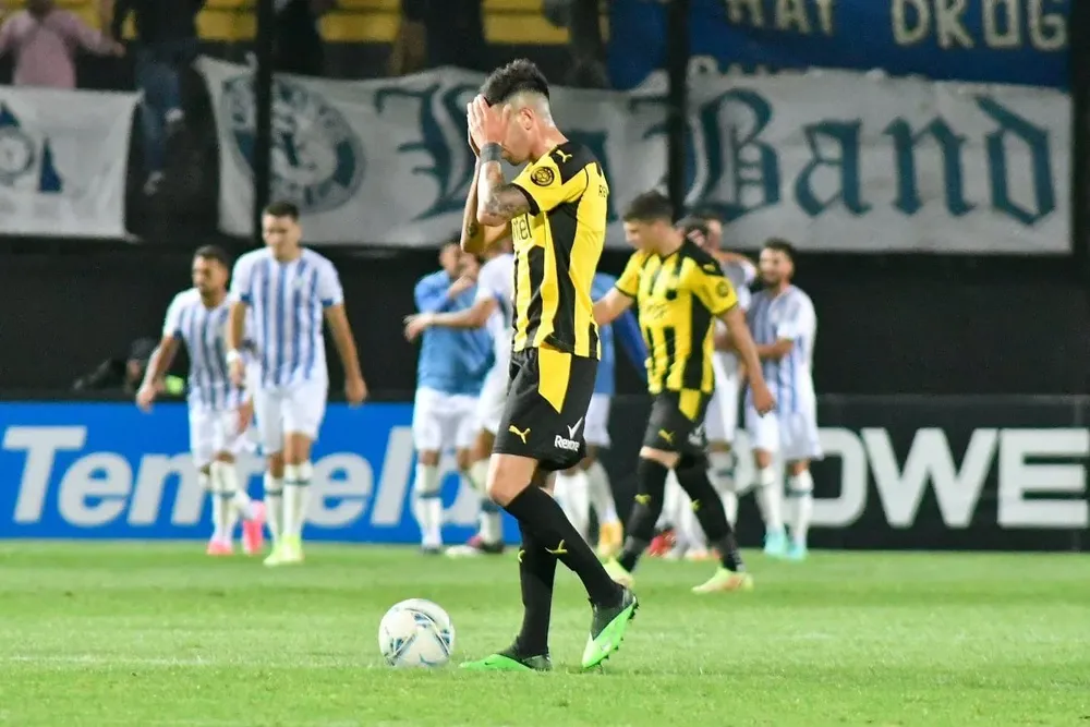Peñarol dejó dos puntos y Nacional se le acercó en la Tabla Anual