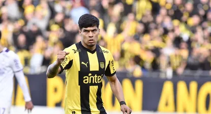 Arezo celebra su gol ante Defensor