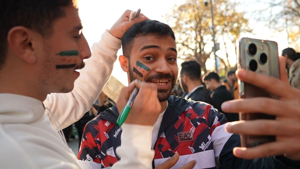Los sirios celebran la caída del régimen de Asad en Estambul
