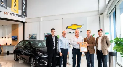 Eduardo Amigo (Gerente de Ventas de Chevrolet Montevideo) , Gustavo Colossi (Director de Ventas y Operaciones para Chile, Uruguay, Paraguay y Bolivia.), Alfredo Lempert (Director de Grupo Fiancar), Richard Lempert (Director de Grupo Fiancar) y Claudio D’Agostini (Gerente General de General Motors Uruguay)