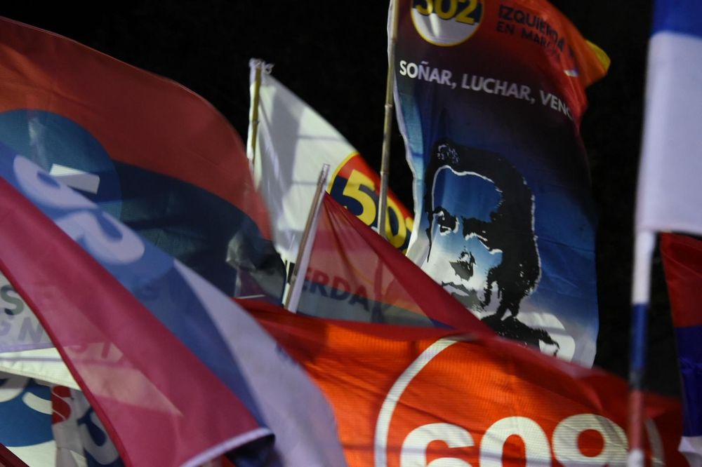 Banderas de los festejos del Frente Amplio