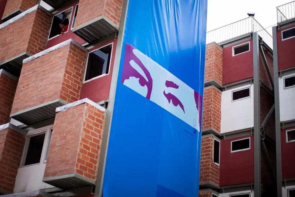 Venezuela- Vista de un conjunto residencial en un barrio de Caracas, donde el Maduro estrnó su gobierno de calle