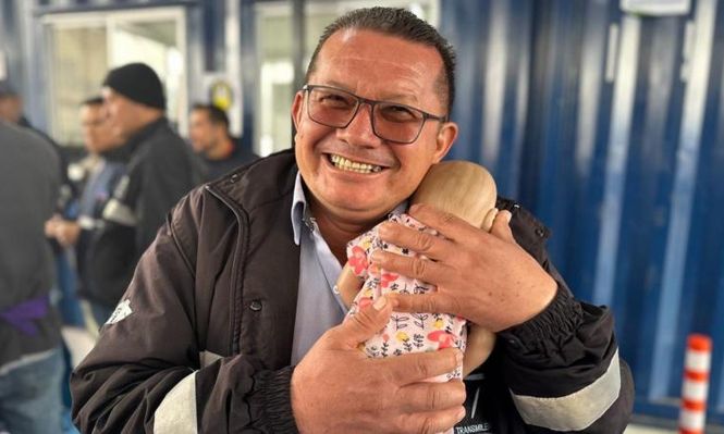 Los colombianos que toman clases para aprender a ser mejores hombres y esposos