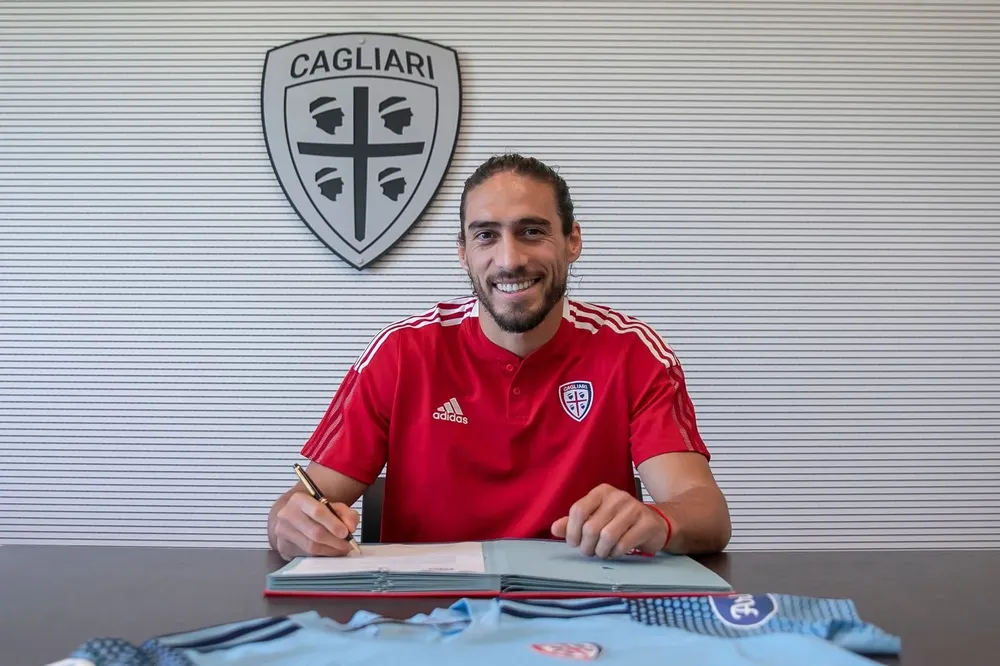 El Pelado Martín Cáceres fue presentado en Cagliari Calcio