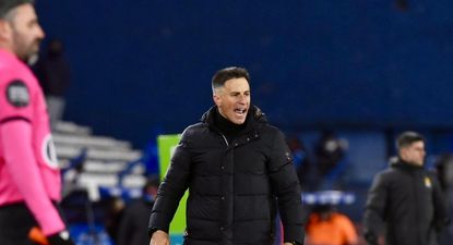 Pablo Peirano, técnico de Nacional, da indicaciones ante Danubio por el Torneo Intermedio