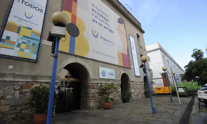 Fachada del Ministerio de Turismo