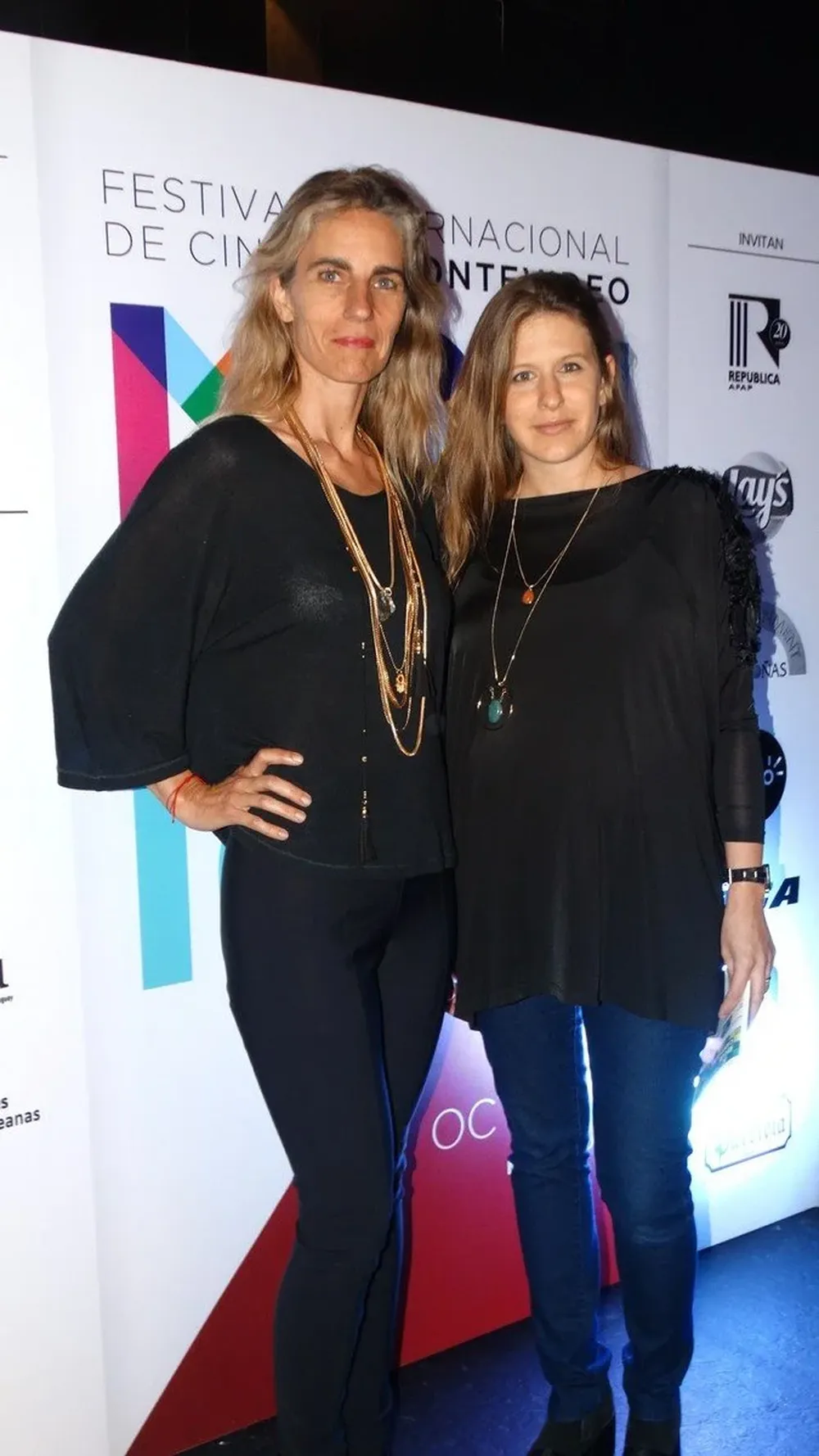 Adela Dubra y Valentina Artagaveytia