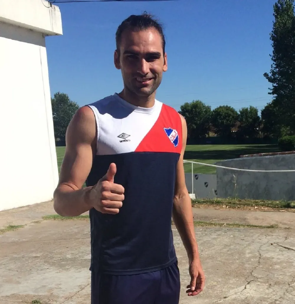 Leo Gamalho en Los Céspedes