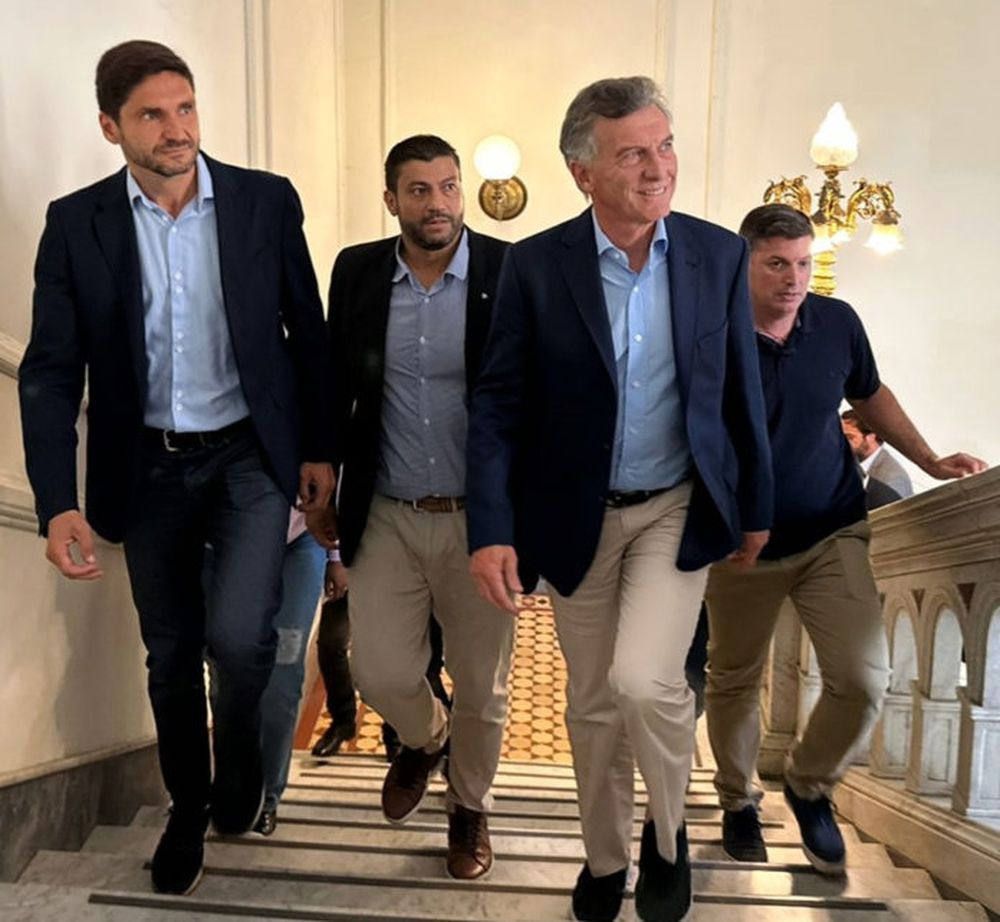 El radical Maximiliano Pullaro y Mauricio Macri.