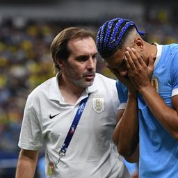 Ronald Araujo de la selección de Uruguay, se retiró llorando por su lesión ante Brasil en la Copa América 2024