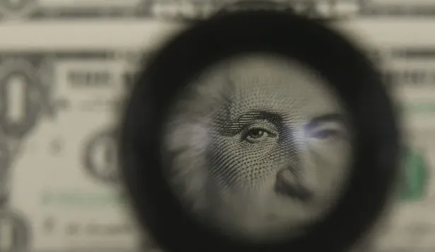 El dólar cerró la semana con mínima baja