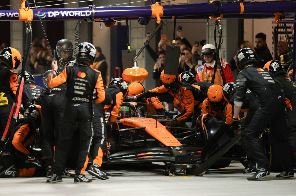 El McLaren de Lando Norris en un pit stop en el Gran Premio de Las Vegas de Fórmula 1