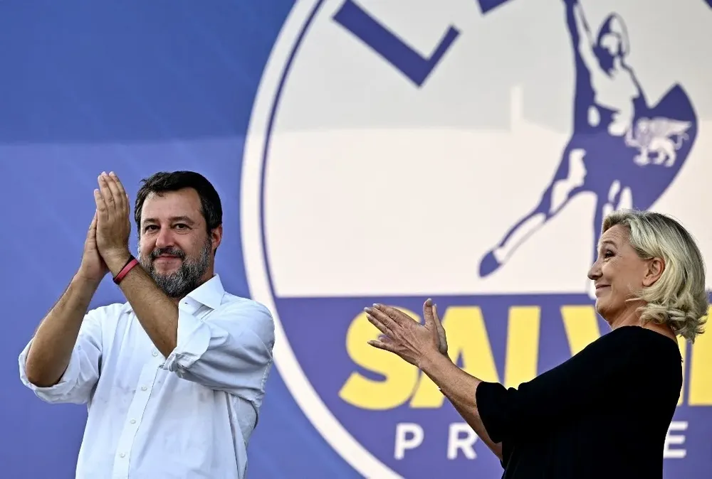 Matteo Salvini y Marine Le Pen en el acto de la ultraderecha realizado en Italia.