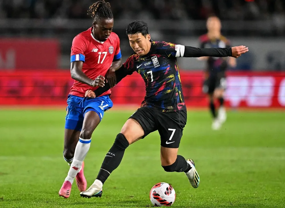 Son, autor de un golazo de tiro libre