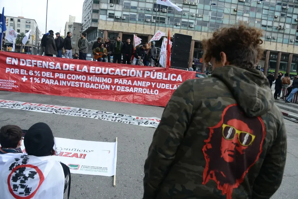 El resultado se celebró en la oposición como un mensaje a la actual administración de fondo, con el referéndum a la Ley de Urgente Consideración como telón de fondo
