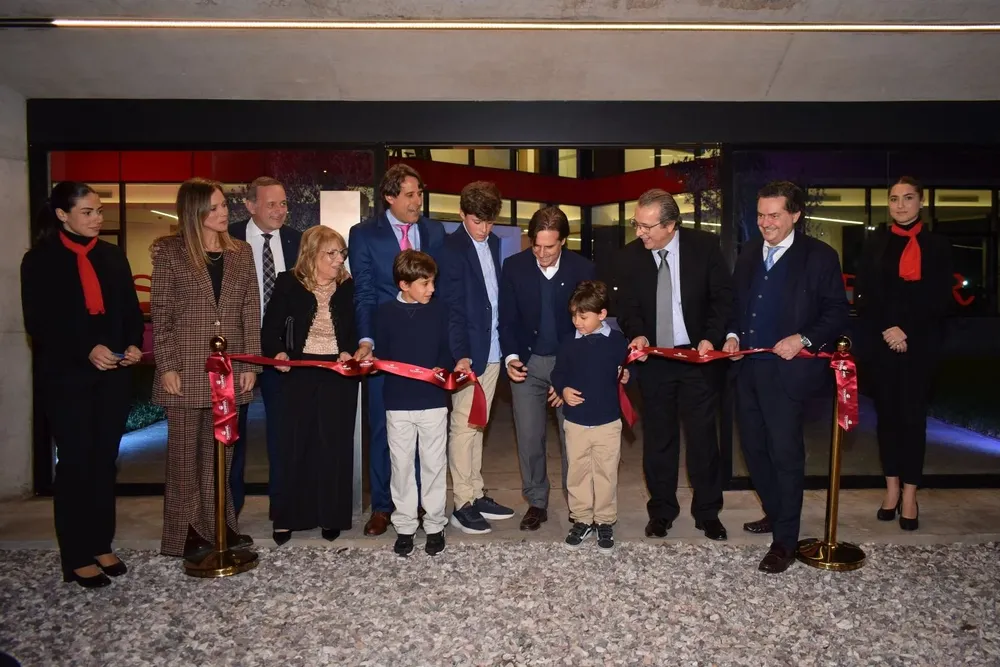 Sebastián Estévez, Antonio García y sus familiares junto a Luis Lacalle Pou