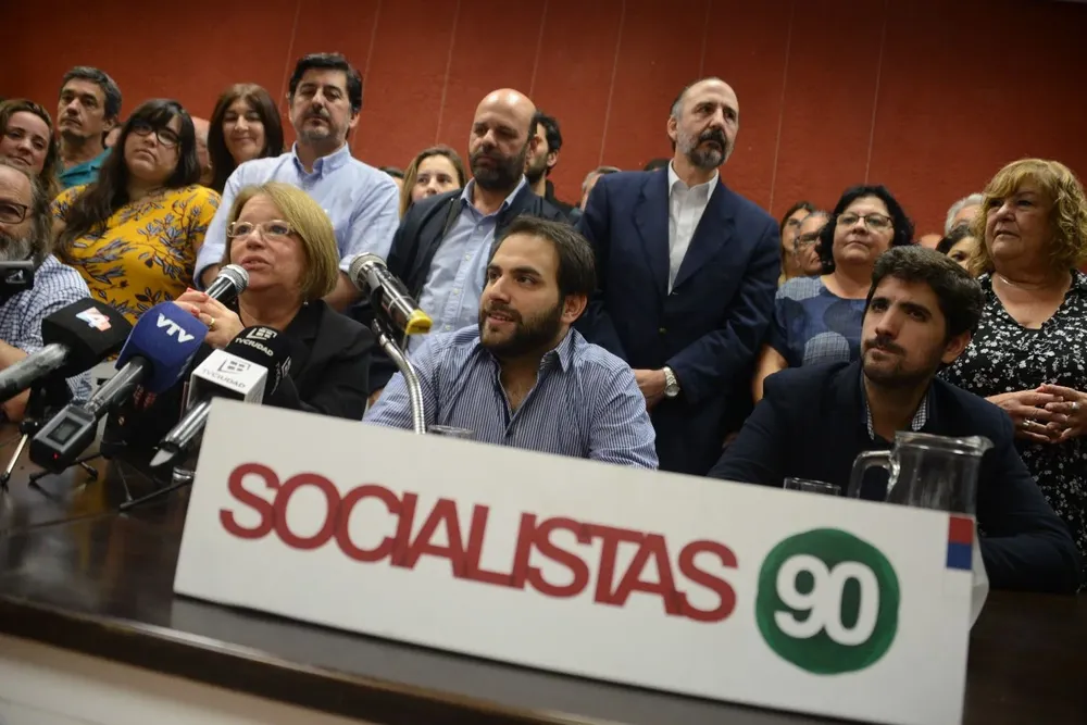 El Partido Socialista saludó a Castillo por su victoria aunque todavía no sea oficial
