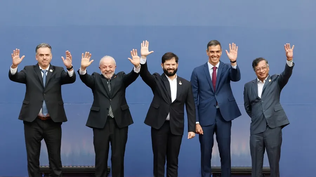 Los presidentes Orsi, Lula, Boric, Sánchez y Petro en una cumbre progresista en Chile. EFE