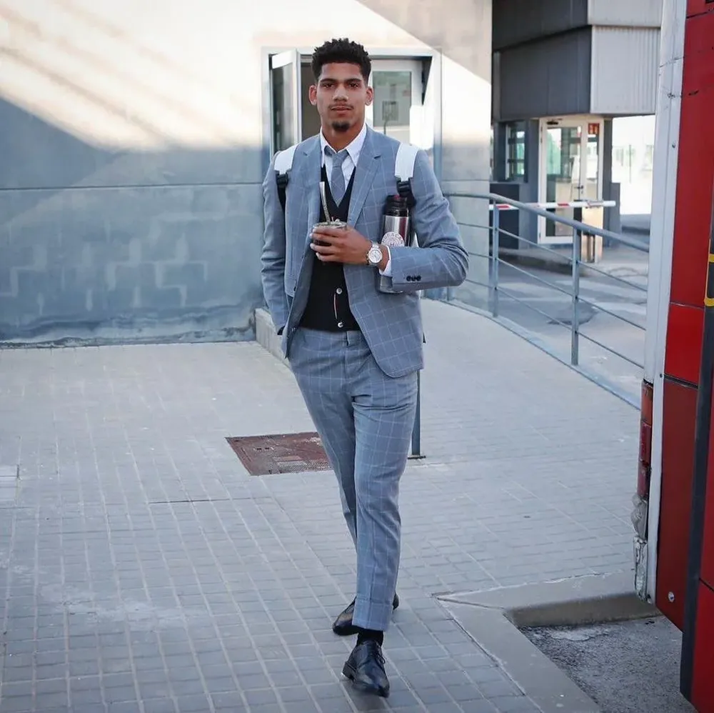 Ronald Araújo rumbo a Nápoli