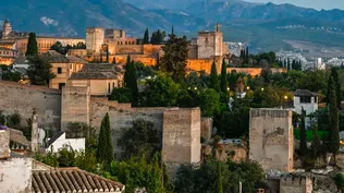 La Alhambra, visitada por millones de personas por año.