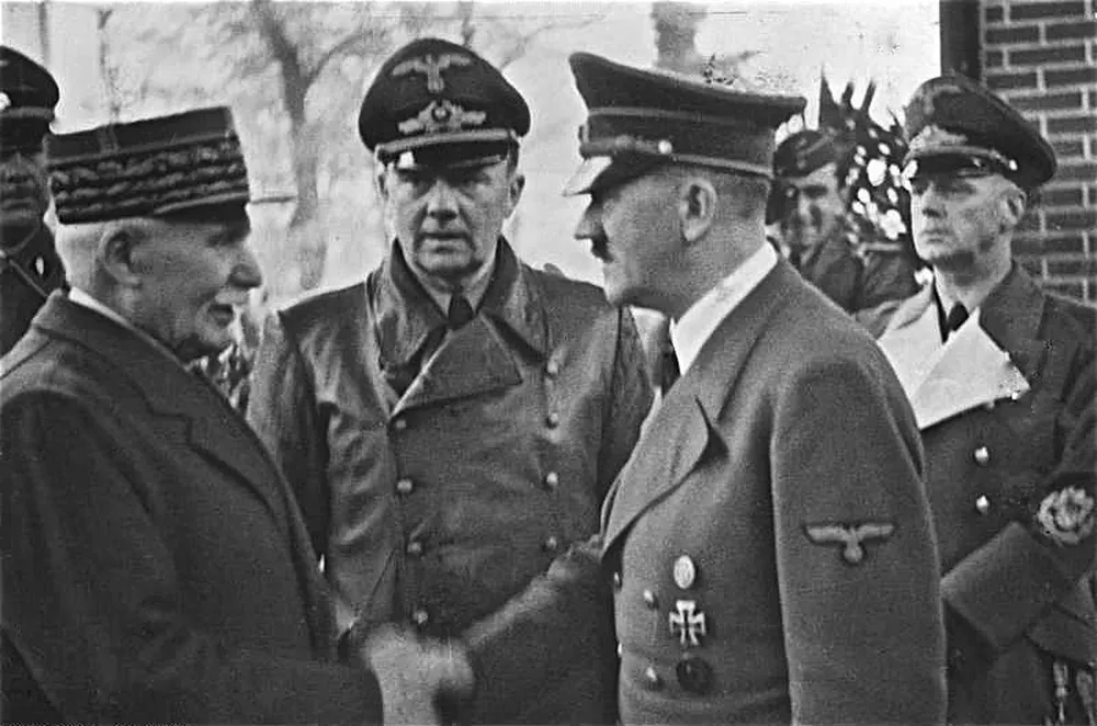 El mariscal francés Philippe Pétain junto a Adolf Hitler