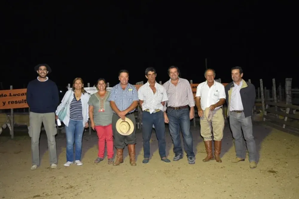 Integrantes de las cabañas y del escritorio Silveira este viernes en Tupambaé