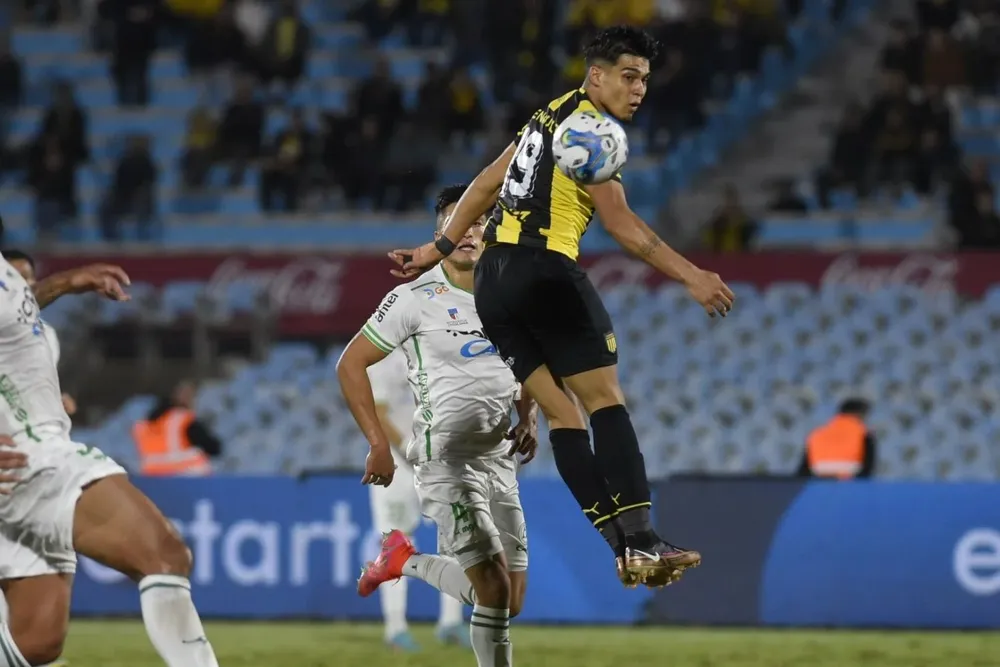 Matías Arezo en el partido ante Plaza Colonia
