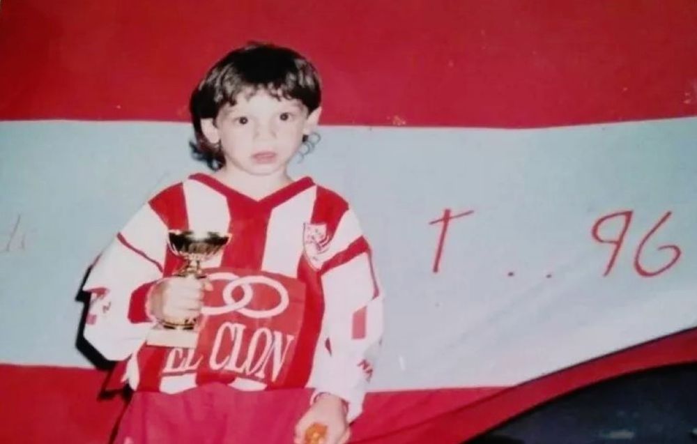 Federico Valverde en el club Estudiantes de la Unión, donde jugó al baby fútbol antes de ser quien fue