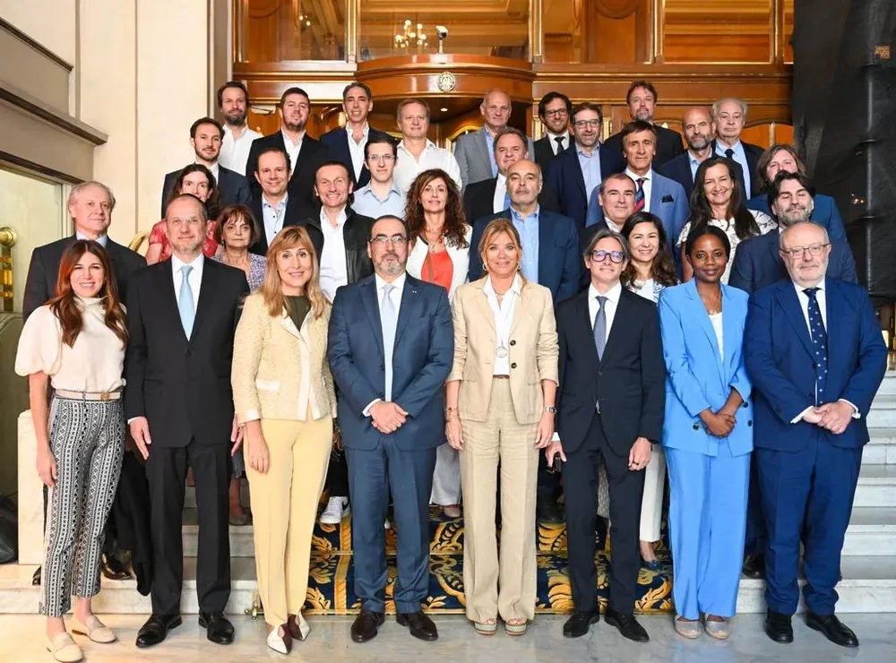Los empresarios Sergio Díaz-Granados, Nuria Vilanova y Bettina Bulgheroni, , en el hotel Alvear de Buenos Aires.