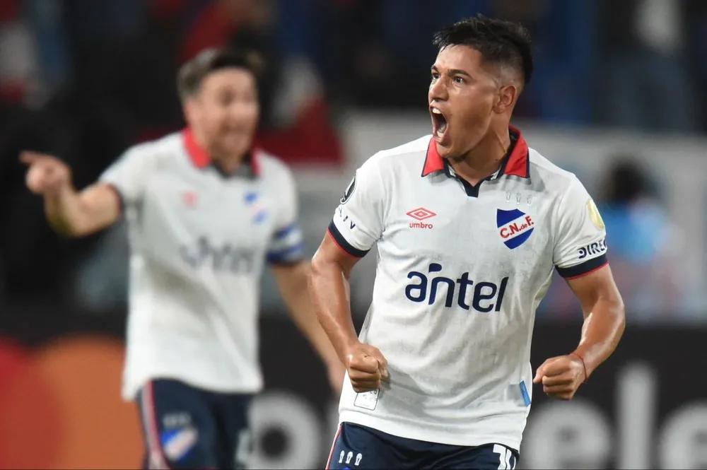 Leandro Lozano jugó un partidazo ante Libertad