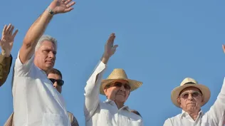 El presidente cubano Raúl Castro junto a sus vicepresidentes Miguel Díaz-Canel y José Machado Venturas.