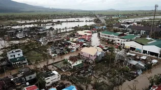 Tifón Goni golpea Filipinas y causa al menos siete muertos