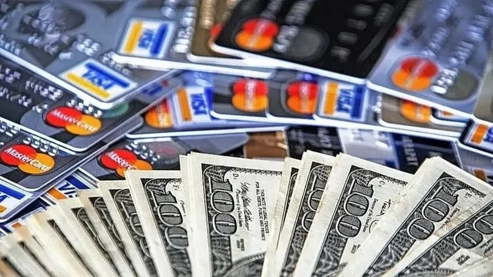 Había incertidumbre en usuarios y en bancos respecto a los consumos en dólares.