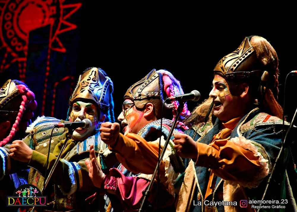 Concurso de carnaval: integrantes de la murga carolina La Cayetana.